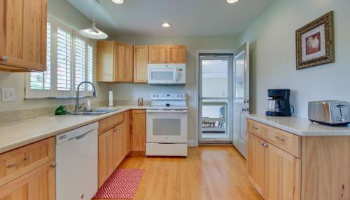 Home with Hot Tub and Deck about 3 Mi to Ark Encounter! - Foto 2