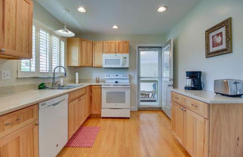 Home with Hot Tub and Deck about 3 Mi to Ark Encounter! - Foto 2