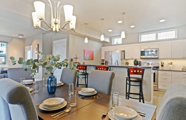 Quiet Urban Community – Designer Home W/ Hot Tub! - Foto 1