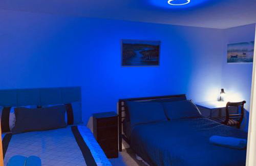 Bloom Court -Sleeps 6-Free Parking with Workspace & High-Speed WiFi - Foto 5