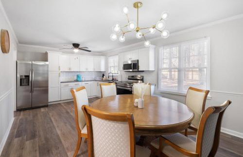 Perfect cute home in Garner with firepit & king bed - Foto 7