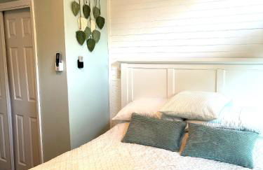 River Run Cottage Modern 2BR Waterfront Retreat in Linville Land Harbor - Foto 76