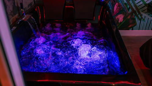 Love Room - Balnéo - Nuit Insolite - Intimité - Foto 2