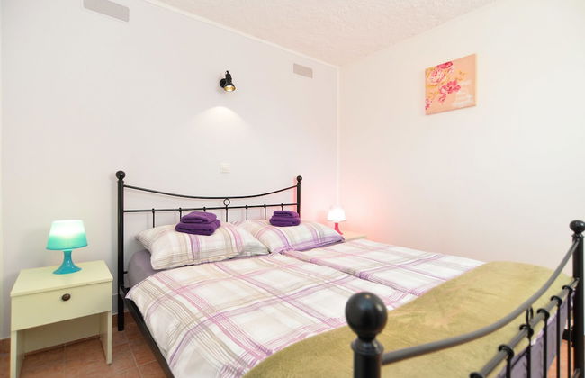 Apartment 669 - Photo 3