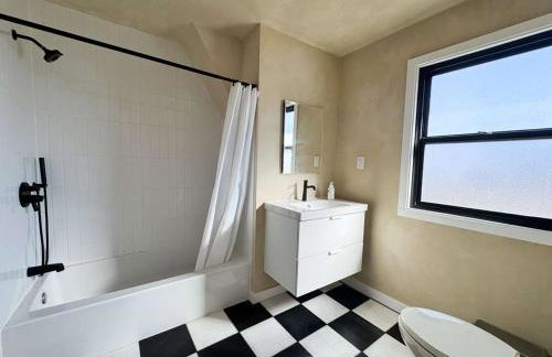 Recently Renovated 1924 DUTCH in Royal Oak - Foto 3