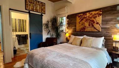 Arcata Forest Retreat Peaceful Redwood Suite 5 min to Downtown Arcata w Private Patio Fountain & Fire Pit - Foto 2