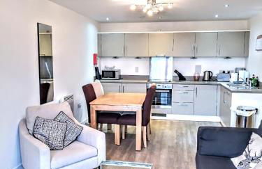 New Central Woking 1 and 2 Bedroom Apartments with Free Gym, close to Train Station - Photo 3