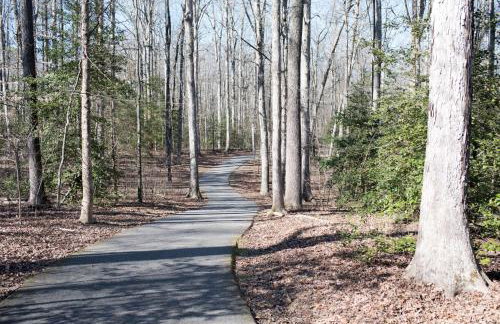 Prime Location 2 BR Oasis with Washer and Dryer - Foto 45