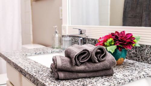 Cozy & Modern 5BR Smart Home with Yard and BBQ - Foto 4