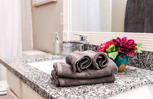 Cozy & Modern 5BR Smart Home with Yard and BBQ - Foto 4