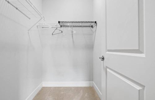 2BR Balcony Suite Gym & Pool Downtown at CityWay - Foto 40