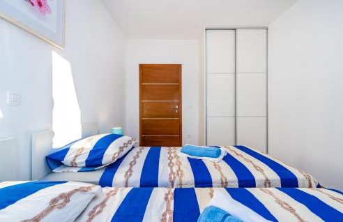 Awesome Home In Modric - Photo 41