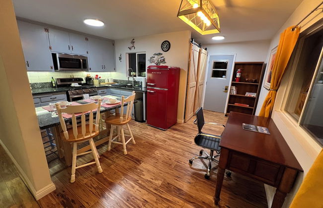 Hummingbird Mountain Cottage - Photo 23