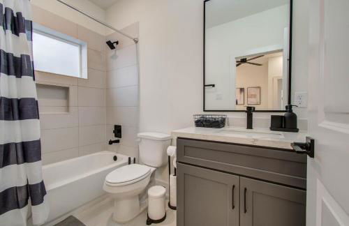 Chic & Central 3BD Townhouse Mins to DT & Midtown - Foto 23