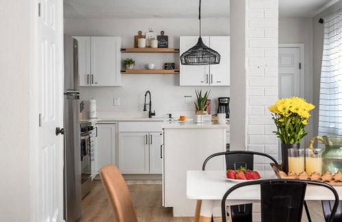 Luxury Home & Mins to Beach and Walk to Downtown - Foto 3