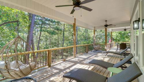 Luxury Lakefront Retreat with Deck and Patio! - Foto 2