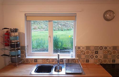 Beechcroft 2 bed part house - Photo 17