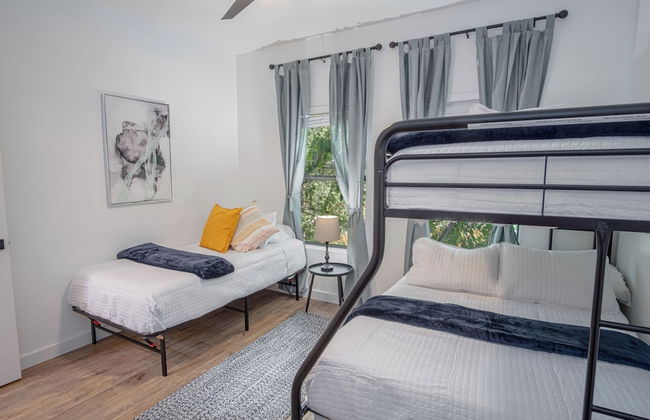 Gorgeous 3 BR 2 BA Near Amazing Downtown - Photo 10