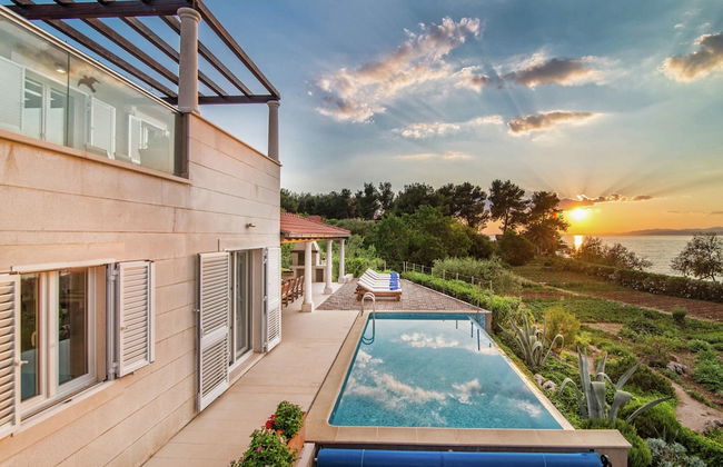 Beautiful Villa on the Island of Brac With Infinity Pool, Beach at 30 Meters - Foto 12