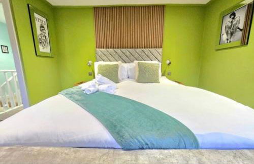 Super luxury 2 bedroom, full house sleep 5 with garden & parking close to airport - Foto 71