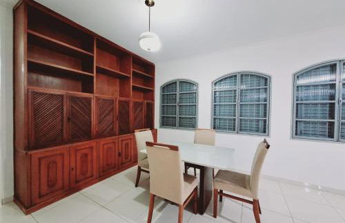 CASA - 3 quartos com ar - garagem para 3 carros - Foto 26