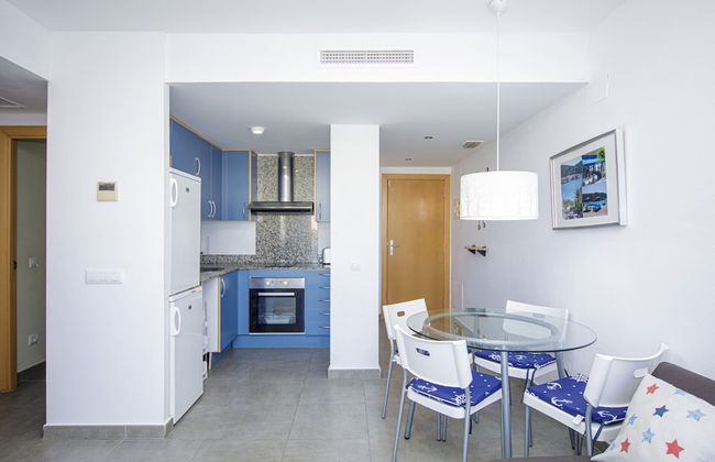 Beautiful Apartment With View - Photo 11