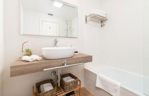 Fee4Me: First Line Luxury Apartment - Photo 16