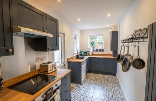 The Narrow House - Victorian house bursting with character & parking - Foto 5