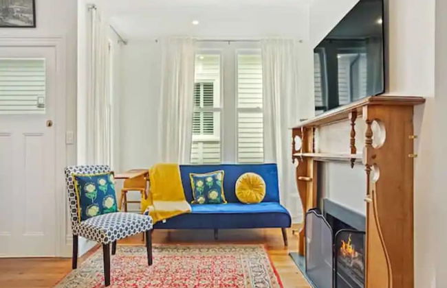 Cheerful 1 Bedroom Home With Free Parking - Photo 3