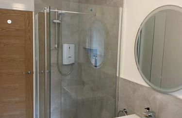 Spacious 2 bed sleeps 5 above traditional music pub - Foto 7