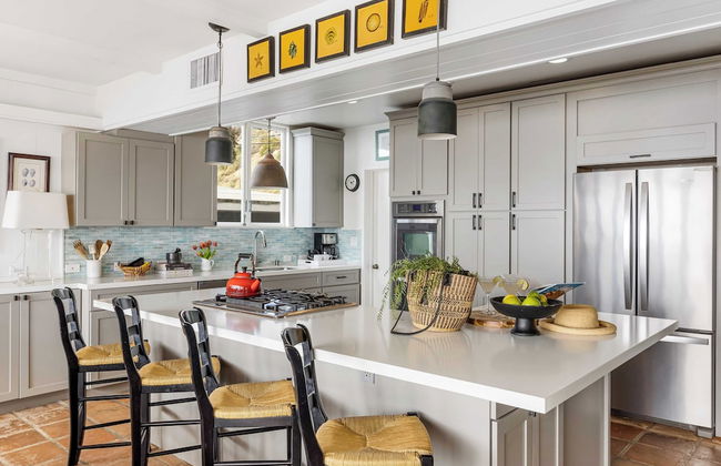 Unbeatable Beachfront Bliss w/ Ocean Views, Luxe Interiors & Patio Beach Road - Foto 2