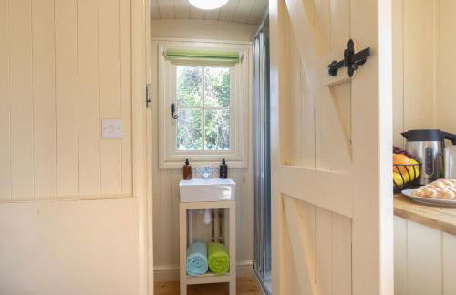 Tranquil Riverside Sherperd's Hut Close to Tewkesbury Abbey - Foto 10