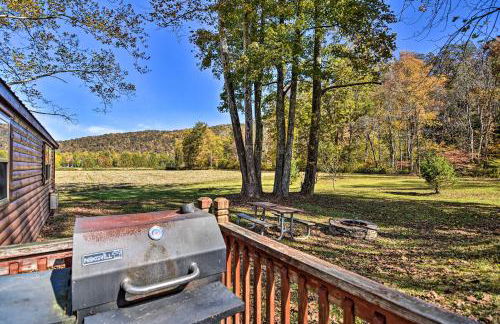 Rural Cabin Hideaway with Fire Pit and Mtn Views! - Foto 20