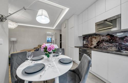 Wola Apartment - 9th Floor, Parking & Balcony - by Rentujemy - Foto 10