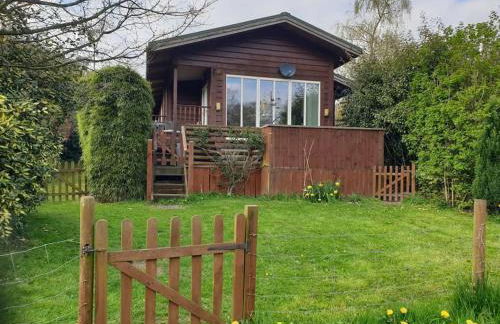 Luxury Peak District lodge, hot tub, log burner, nr lake - Photo 1