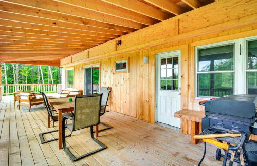 Expansive Wilmot Escape with Deck Near Skiing! - Foto 31