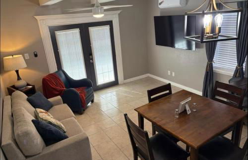 3 BR 3 Bath Airport SpaceX LNG WashDry Private Yard Deck Pets - Foto 10