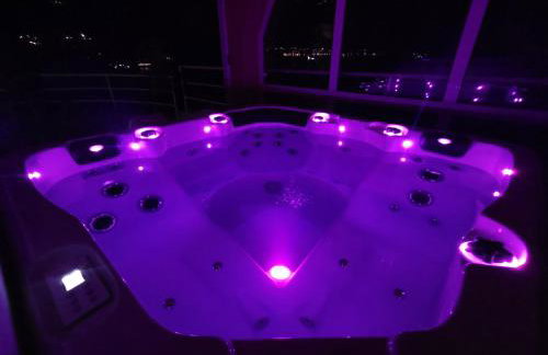 Holiday Apartment Lira jacuzzi - sea view- terrace - Foto 1