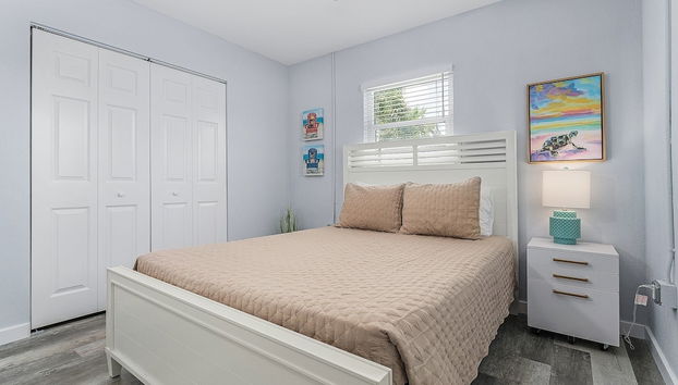 171 Washington ~ Dune Our Thing ~ Unit D ~ Fabulous Pool Home! 2 Bedroom Home by RedAwning - Foto 5, Habitación