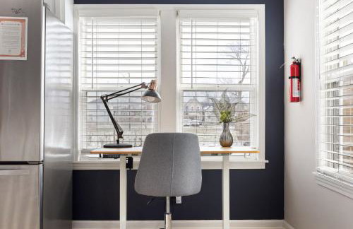 Capitol House - 3 Bed 1 Full and 1 Half Bath, Pet Friendly with Hot Tub walk to Lucas Oil Stadium - Foto 29