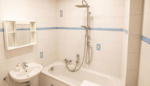 SUNNYHOME Monteurwohnungen und Apartments in Regensburg - Foto 4, Shower
