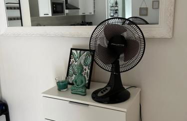 Cosy Loire, T2 neuf, front de Loire ,vue cathédrale,5min à pied centre ville et parking privé - Foto 8