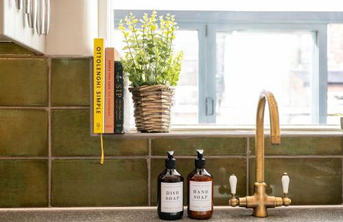 2-Bedroom Cottage - Long Stays Welcome - Photo 9