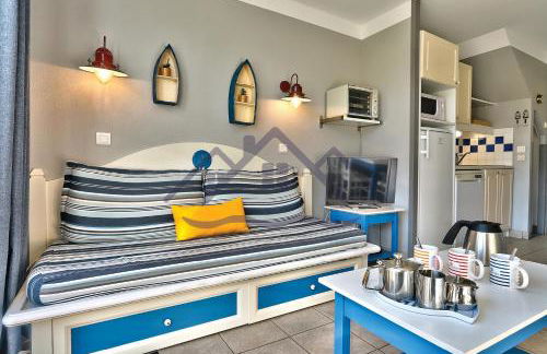 LocaLise - Maison E2 au Guilvinec - A 20m de la mer avec jardin et piscine - Tout à pied, plage, port, centre commerces, marché - Wifi inclus - Vue mer de la chambre - Animaux bienvenus - Linge de lit inclus - Foto 9