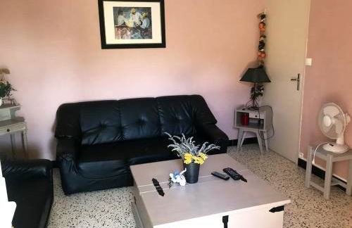 Location chaleureuse à Orgnac-l'Aven avec piscine partagée - Foto 10