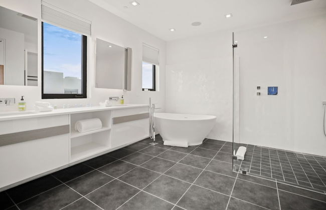 Crescent Heights - Photo 16