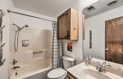 Hike, Golf and Explore Ruidoso Retreat with Deck! - Foto 17