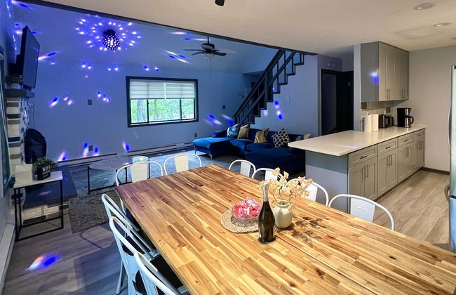 4BD Family Cottage in Pocono Forest W Private Pool & Hot-tub by RedAwning - Foto 25