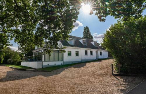 5 Bed in Seaview oc-m33328 - Photo 1