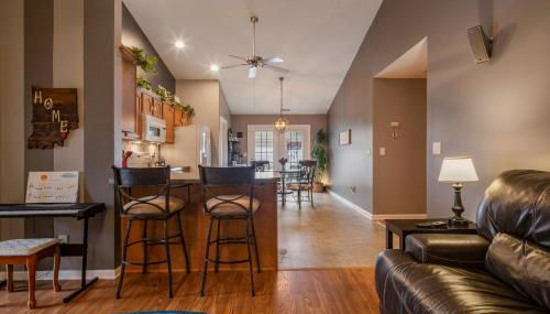 Hot Tub Hideaway 3 BR - Foto 2